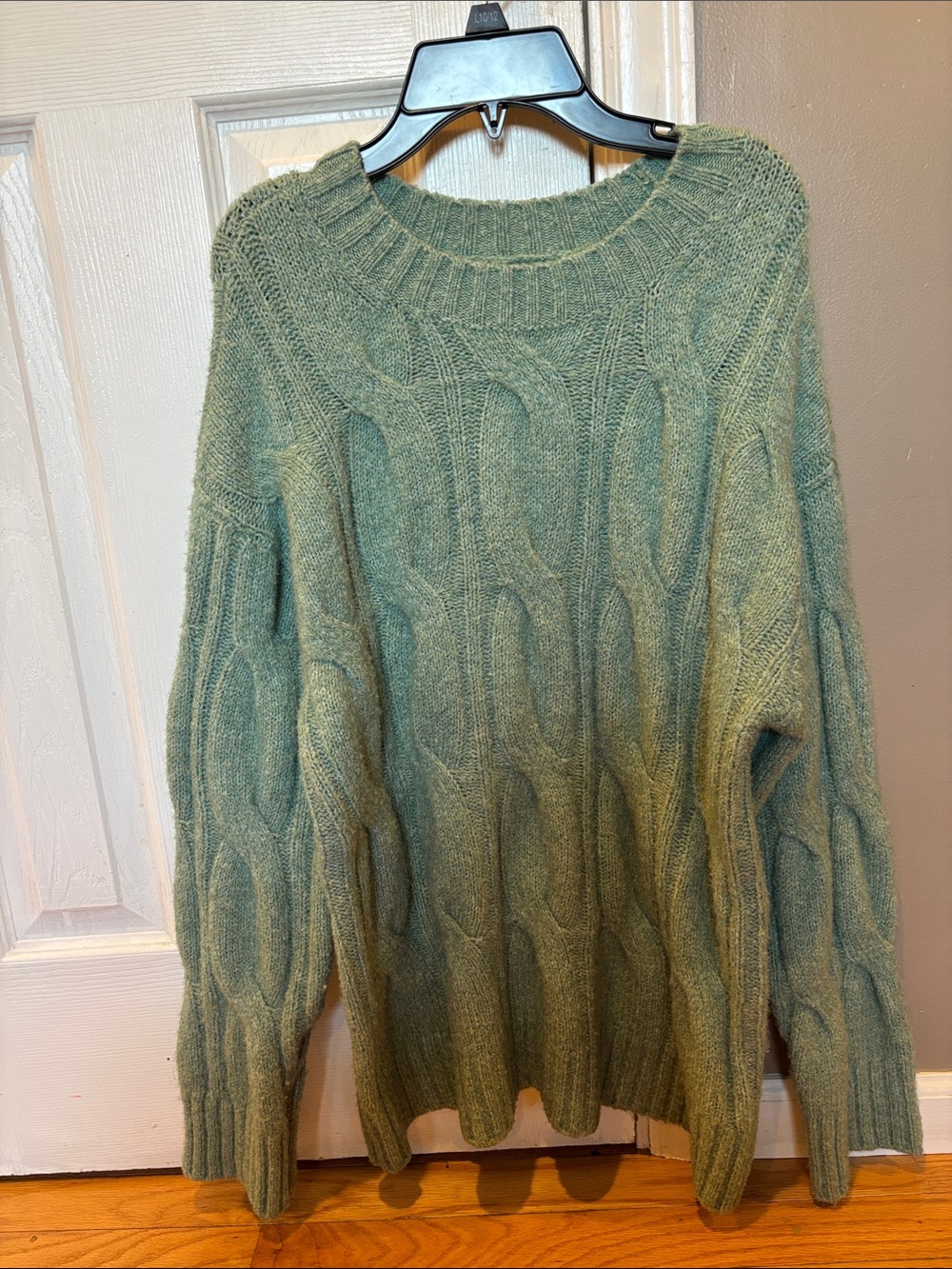 American Eagle Outfitters Oh So Soft Knit Patterned Crew Sweater Medium